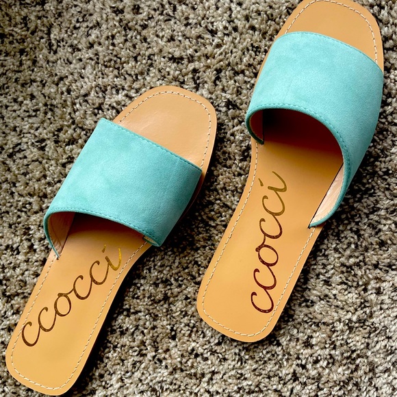 Slide on sandals - Picture 1 of 4